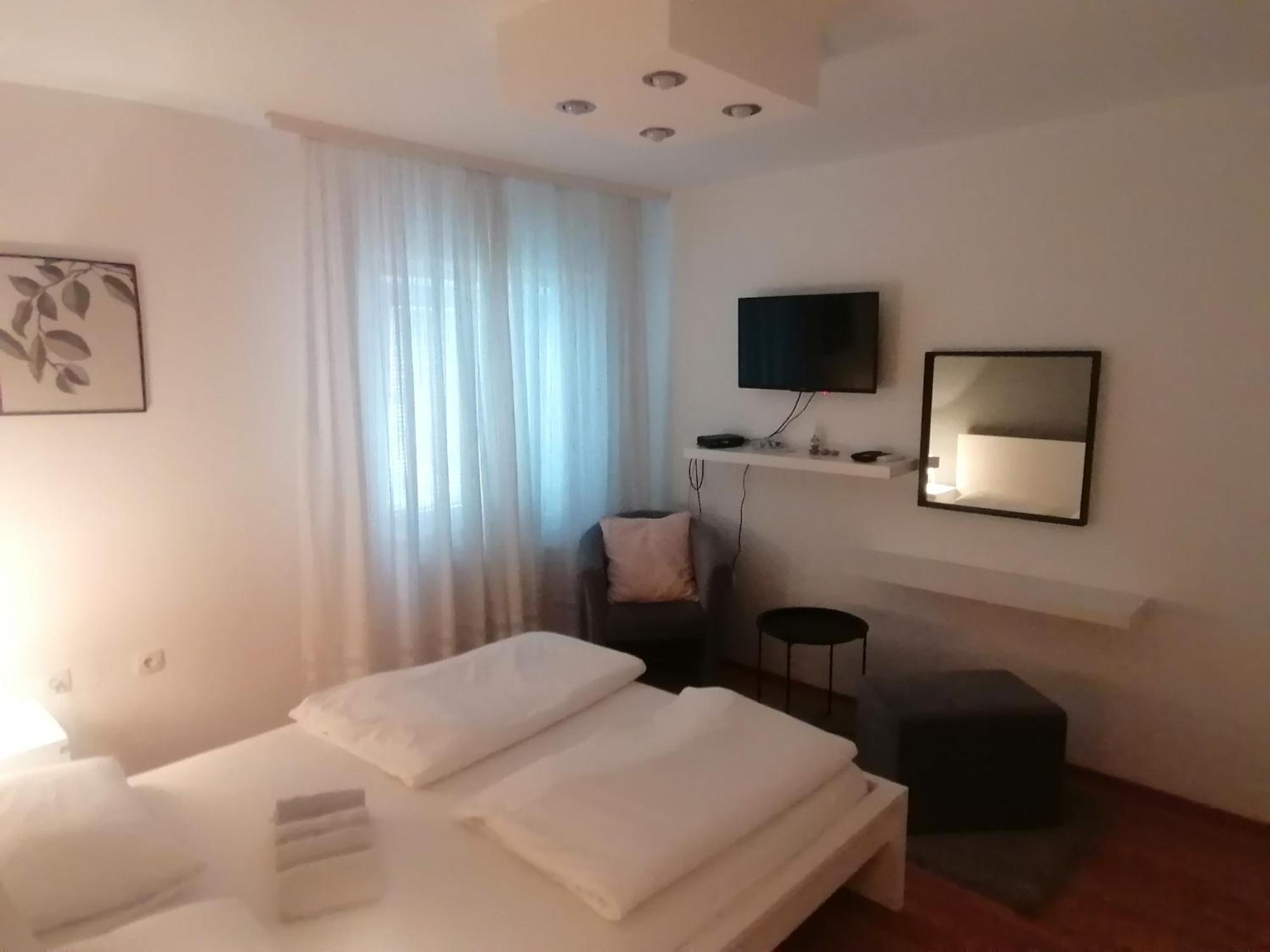 Veliki Park Villa Šabac Oda fotoğraf
